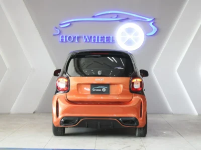 2017 Smart ForTwo 4 Cylinder Engine Orange Black Perfect inside and out