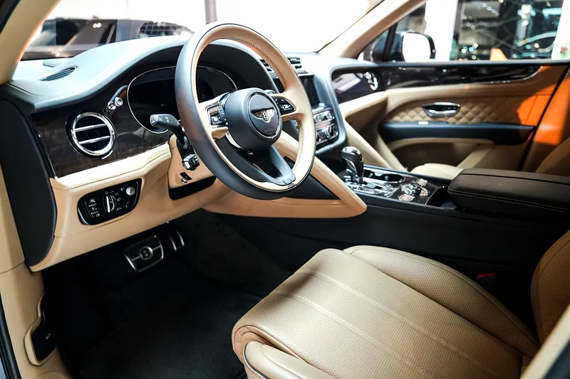 2022 Bentley Bentayga ORIGINAL MANSORY KIT WITH CERTIFICATE 8 Cylinders Petrol Engine Black Beige SUV