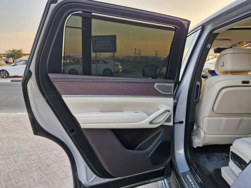 2025 BYD DENZA N9 e3 FLAGSHIP 2.0T Plug-in Hybrid 4 Cylinders Silver White SUV