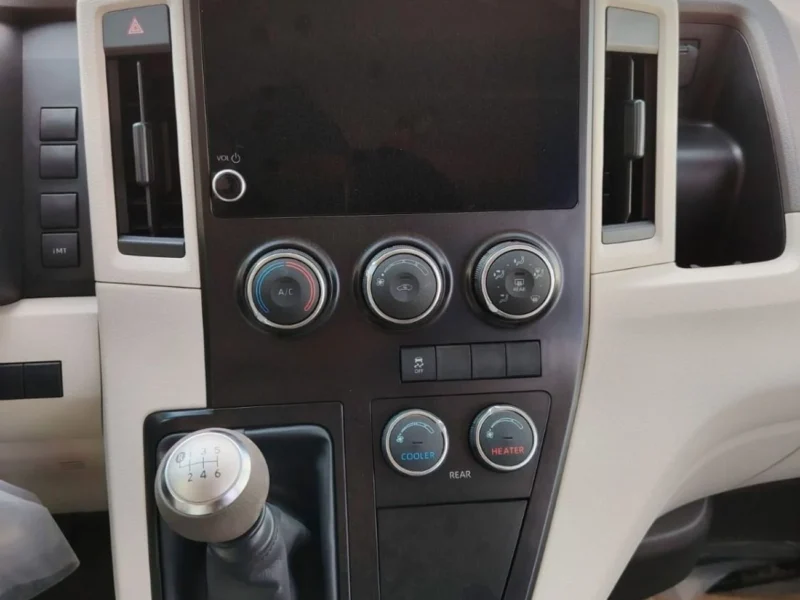 2026 TOYOTA HIACE 2.8L DIESEL GL GRADE 6 Cylinders Engine White Black Van