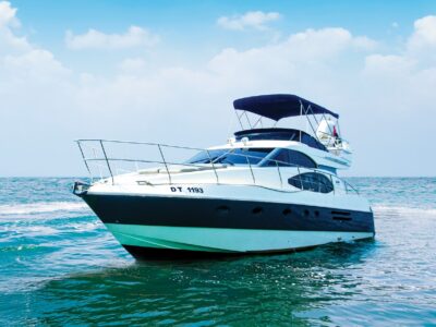 Yacht Charter in Dubai UAE 52ft up to 12 Person
