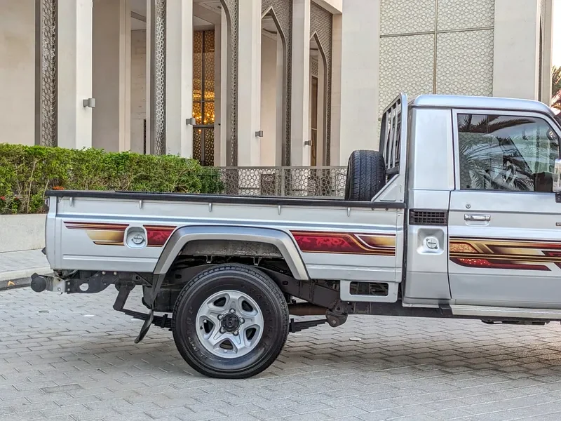 2018 Toyota Land Cruiser 79 series Other DIESEL V8 Engine 4.5 Litres Silver Beige Pickup