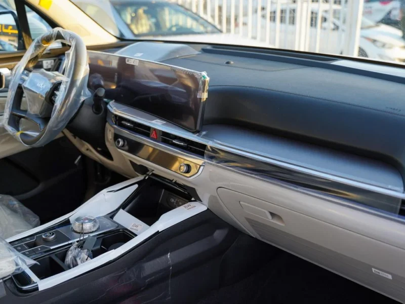 2026 Kia Sorento 3.5-liter 6 Cylinder Petrol Engine White Beige SUV GCC Specs