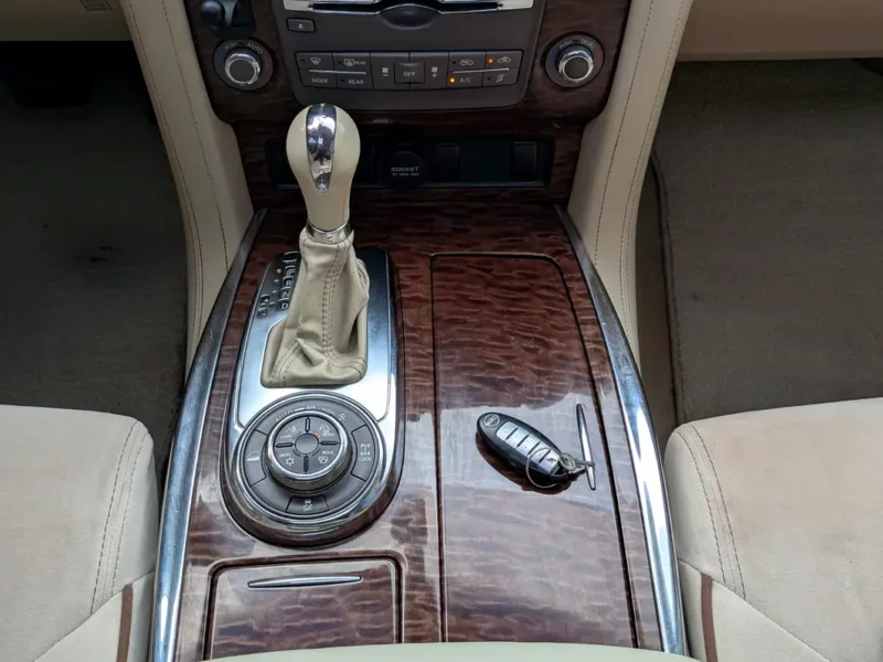 2017 Nissan Patrol SE 6 Cylinder Petrol Engine White Beige SUV GCC Specs