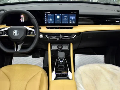 2025 MG HS Luxury 4 Cylinder Petrol Engine Grey Beige SUV GCC Specs