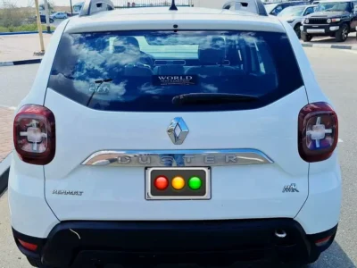 2019 Renault Duster SE 4 Cylinder Petrol Engine White Beige SUV GCC Specs