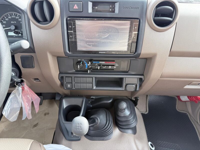 2025 Toyota Landcruiser Pickup 2.8L 4-Cylinder Turbo Diesel MT GCC White Beige SUV