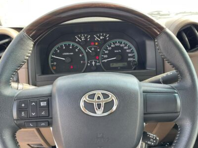 2025 Toyota LAND CRUISER SC AT PETROL 4.0L V6 Petrol Engine DIFF Beige Brown Pick UP