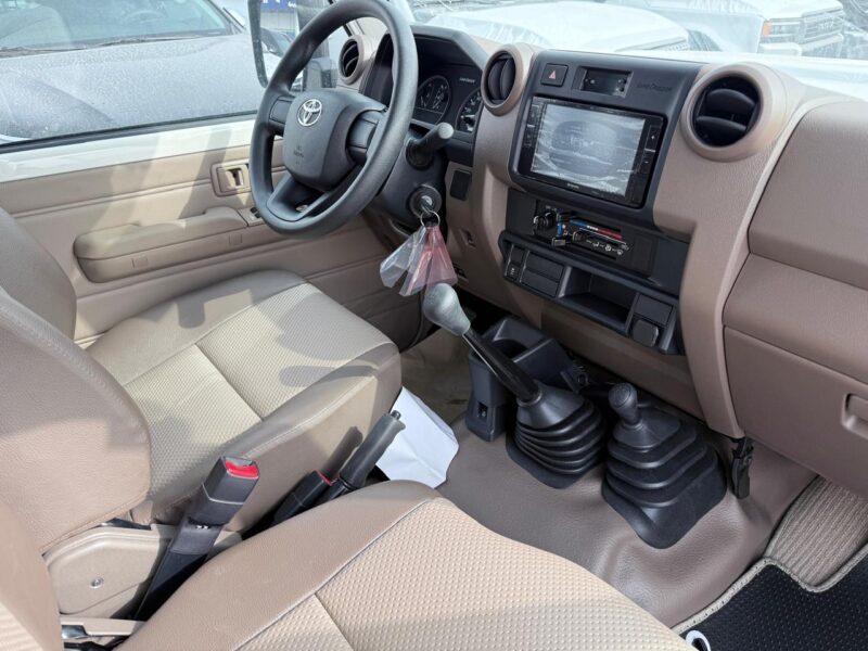 2025 Toyota Landcruiser Pickup 2.8L 4-Cylinder Turbo Diesel MT GCC White Beige SUV