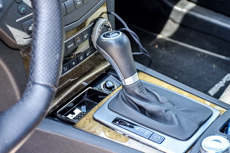 2009 Mercedes-Benz C-Class C63 AMG 8 Cylinder Engine White Beige Sedan