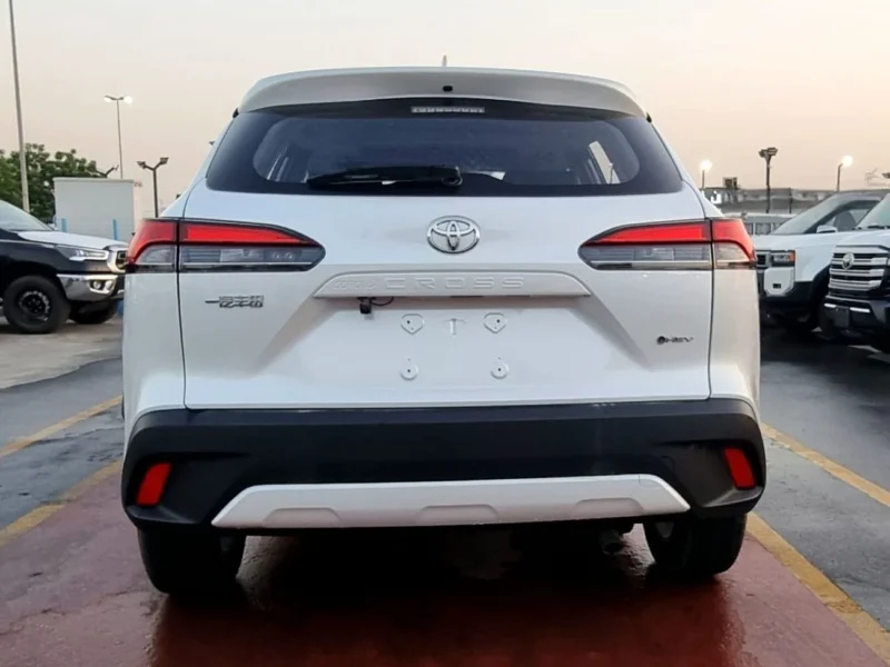 2024 TOYOTA COROLLA CROSS 2.0L HYBRID WITH RADAR 4 Cylinders White Black SUV