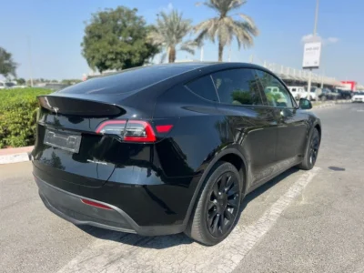 2023 Tesla Model Y Electric Vehicle Black White SUV GCC Specs 4WD