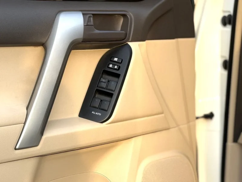 2018 TOYOTA LAND CRUISER PRADO 4.0 L V6 Engine White Beige SUV GCC