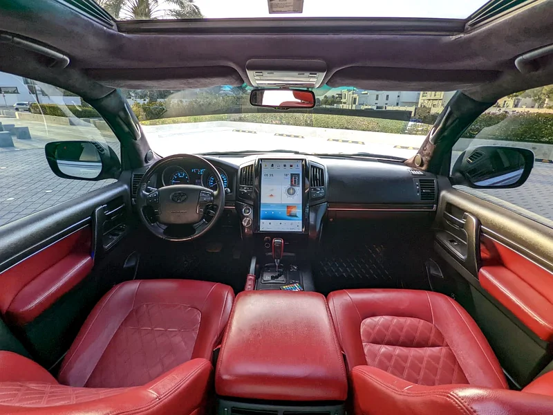 2008 Toyota Land Cruiser VXR TOP 8 Cylinders Petrol Engine White Red SUV