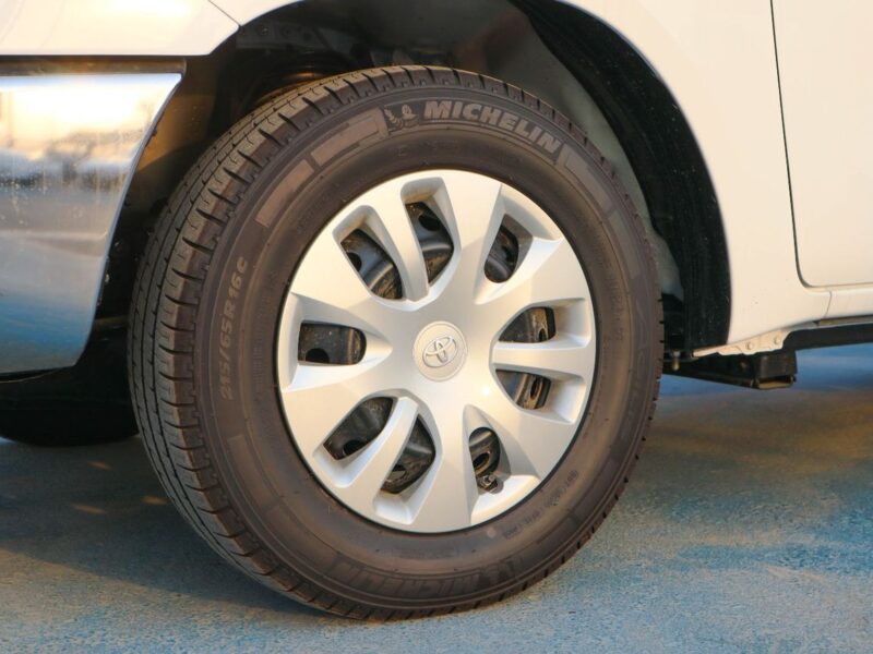 2025 Toyota Hilux Single Cab 2.7L 4 Cylinders Engine 4x2 MT White Red Truck