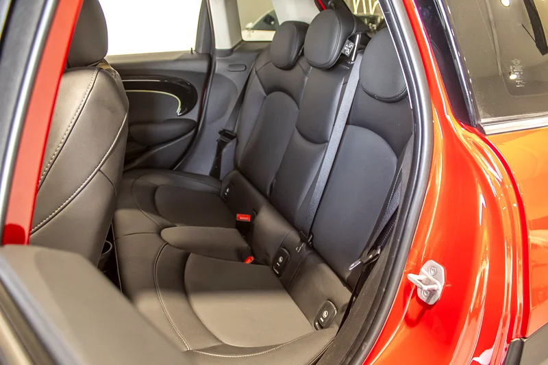 2023 MINI Cooper Cooper 4 Cylinder Petrol Engine Red Black Sedan CLEAN TITLE