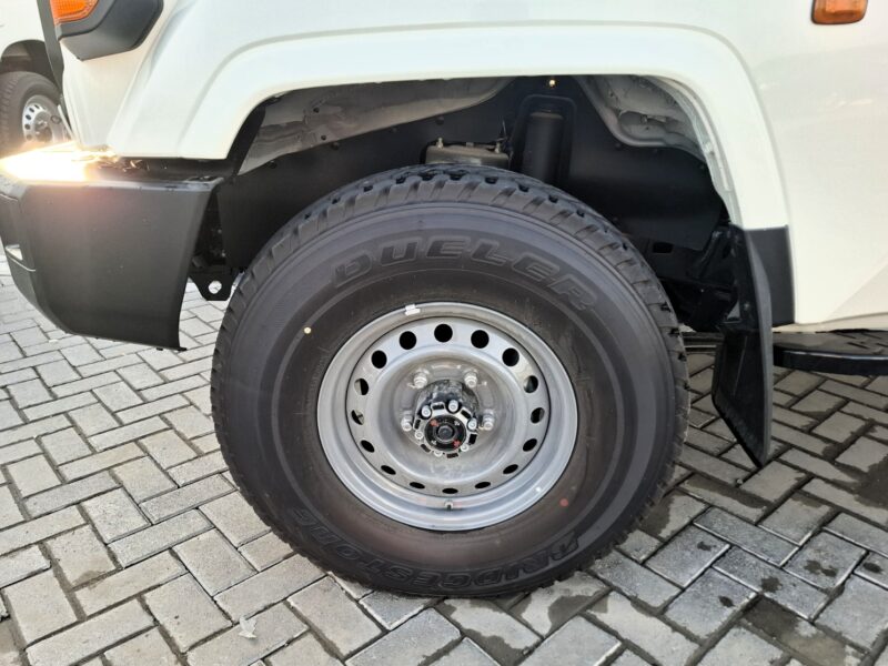 2025 Toyota LC Hardtop 3 Door 4.0L V6 AT Petrol No Diff Lock White Beige SUV