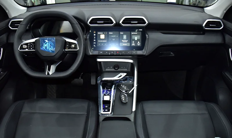 2026 MG ZS Luxury 4 Cylinder Petrol Engine Black Crossover GCC Specs