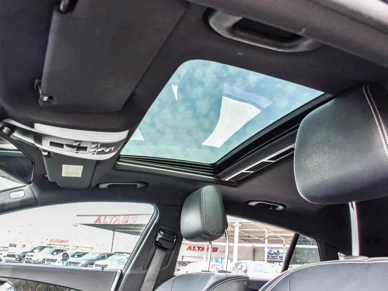 2013 Mercedes-Benz CLS-Class CLS 550 8 Cylinder Petrol Engine White Black Wagon