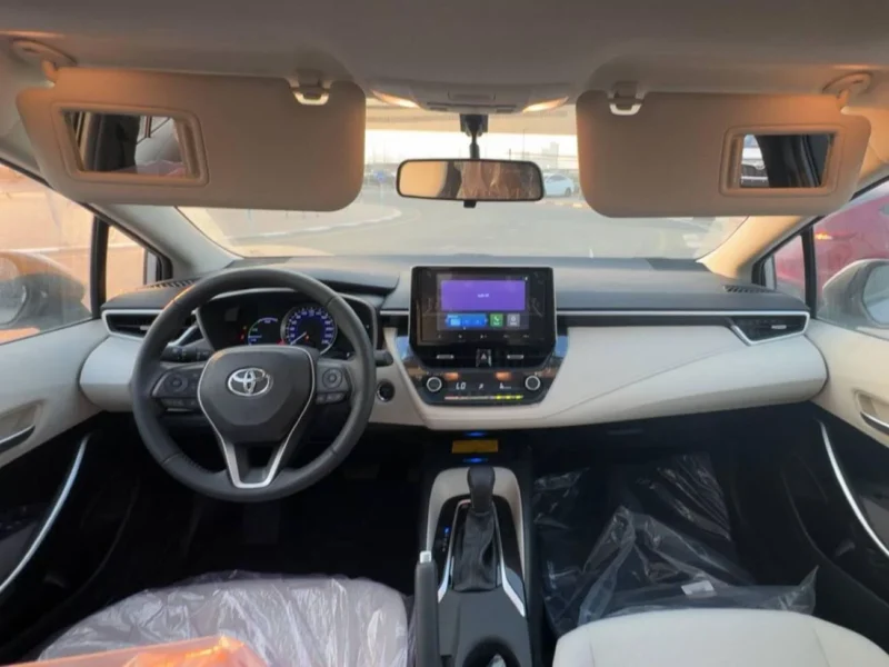 2025 TOYOTA COROLLA GLI HEV 1.8L 4 Cylinders Engine Silver Beige Sedan GCC