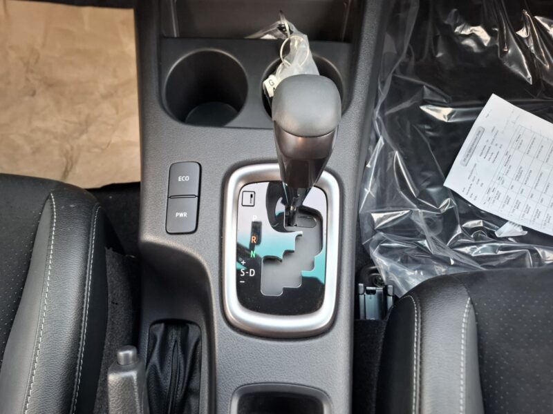 2025 Toyota Hilux GR Sport 4.0L V6 Engine AT White Black Truck Petrol