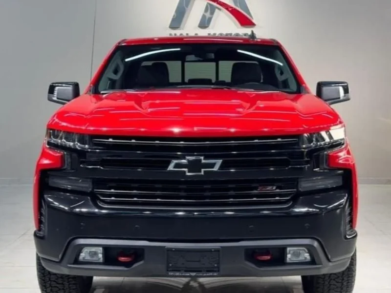 2021 Chevrolet Silverado Trail Boss Edition 5.3 L 8 Cylinders Engine Red Black Truck