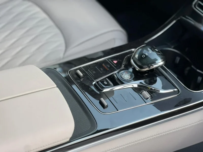 2025 BYD Han DM-i plug-in Hybrid 1.5 Litres 4 Cylinders Engine Black White Sedan FWD