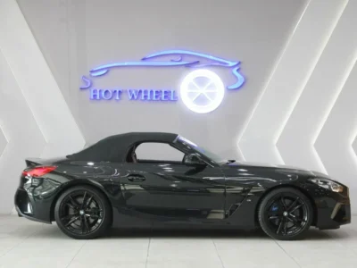 2022 BMW Z4 Sdrive 30i 2.0-liter turbocharged V4 Black Red Convertible GCC