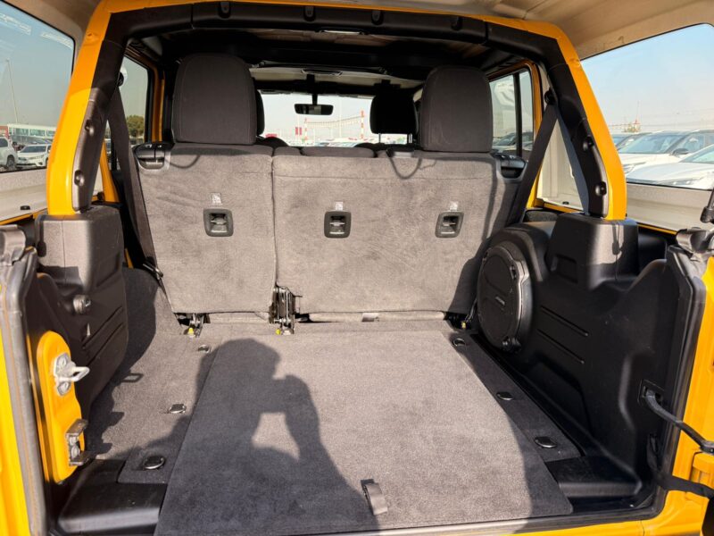 2020 Jeep Wrangler Unlimited Sahara 3.6L V6 4x4 Yellow Black SUV