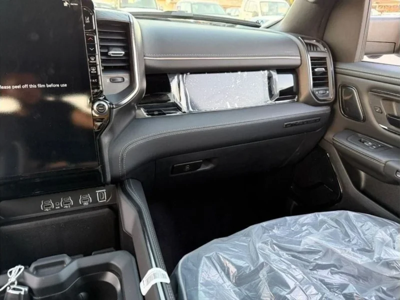 2025 RAM 1500 LIMITED 3.0L 6 Cylinder TWIN TURBO ESS White Black