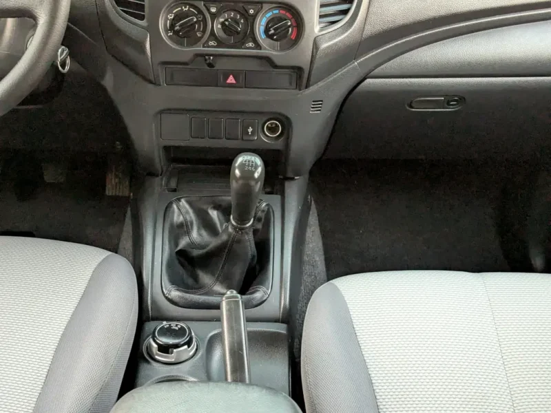 2021 Mitsubishi L200 4X4 4 Cylinder Diesel Engine White Grey Pickup GCC Specs