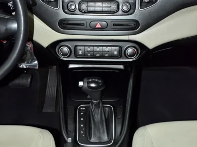 2016 Kia Carens EX 4 Cylinder Petrol Engine White Beige Crossover GCC