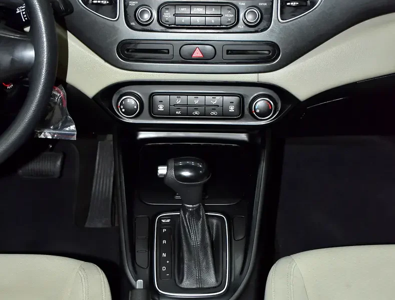 2016 Kia Carens EX 4 Cylinder Petrol Engine White Beige Crossover GCC