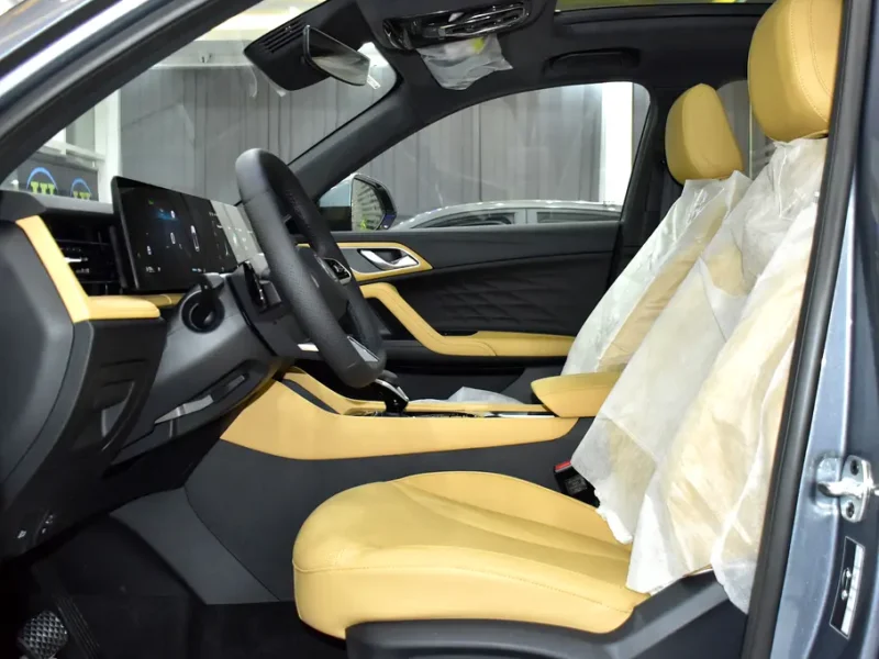 2025 MG HS Luxury 4 Cylinder Petrol Engine Grey Beige SUV GCC Specs