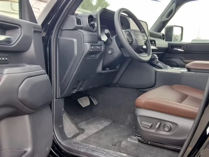 2025 TOYOTA PRADO 2.8L DIESEL LUXURY EDITION 4 Cylinder Engine Black Brown SUV