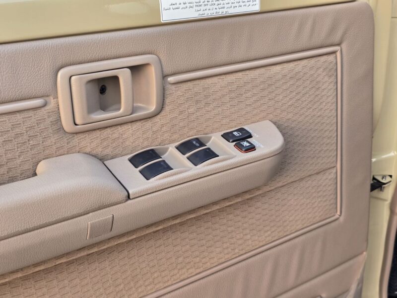 2025 TOYOTA LAND CRUISER PICK 4.0L PETROL DOUBLE CAB A/T Beige SUV