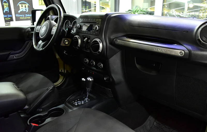 2018 Jeep Wrangler Willys Wheeler 6 Cylinders Petrol Engine Beige Black Crossover