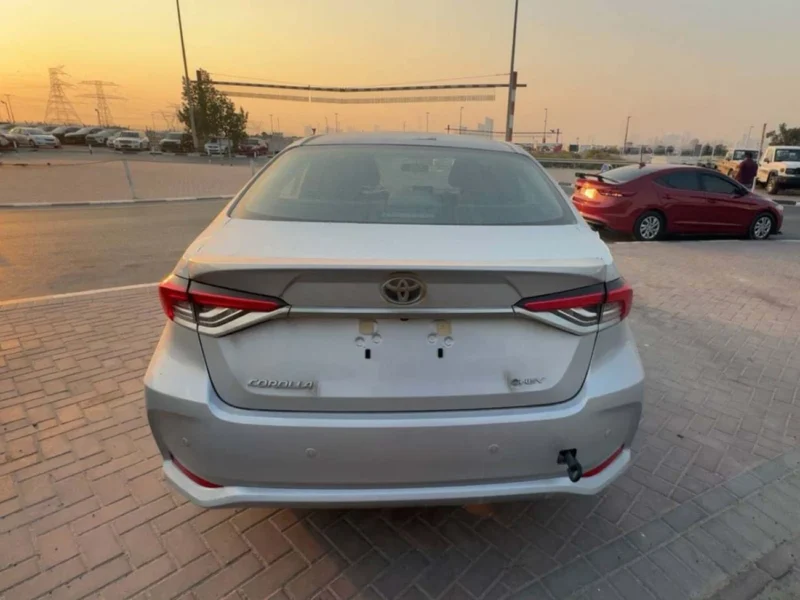 2025 TOYOTA COROLLA GLI HEV 1.8L 4 Cylinders Engine Silver Beige Sedan GCC