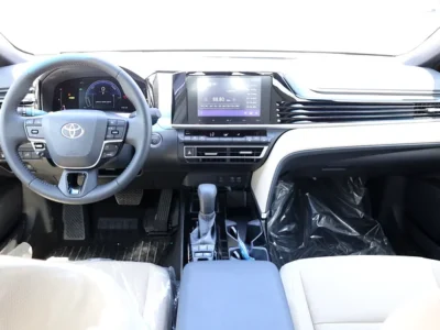 2025 Toyota Camry LE 4 Cylinder Hybrid Engine White Beige Sedan GCC Specs