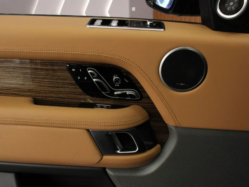 2018 Land Rover Range Rover Vogue SE 5.0L 8 Cylinder Engine Black Brown SUV