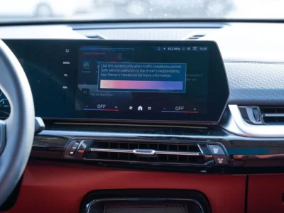 2025 BMW X2 2.0L TwinPower Turbo Inline 4-Cylinder Green Red SUV GCC Specs