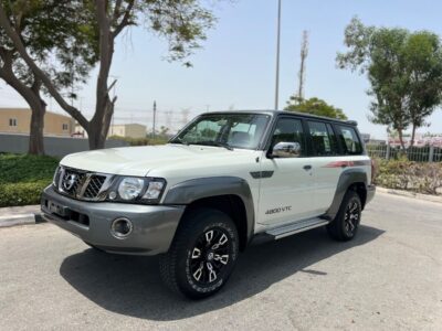 2024 Nissan Patrol Super Safari 4.8L 6-Cylinder In-line White Red SUV GCC Specs