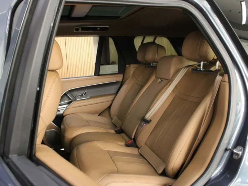 2025 Land Rover Range Rover Vogue P550 Autobiography 3.0L Turbocharged-6 Blue Tan