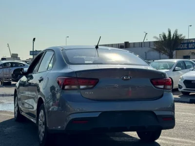 2018 Kia Rio Other 4 Cylinder Petrol Engine Grey Sedan GCC Specs
