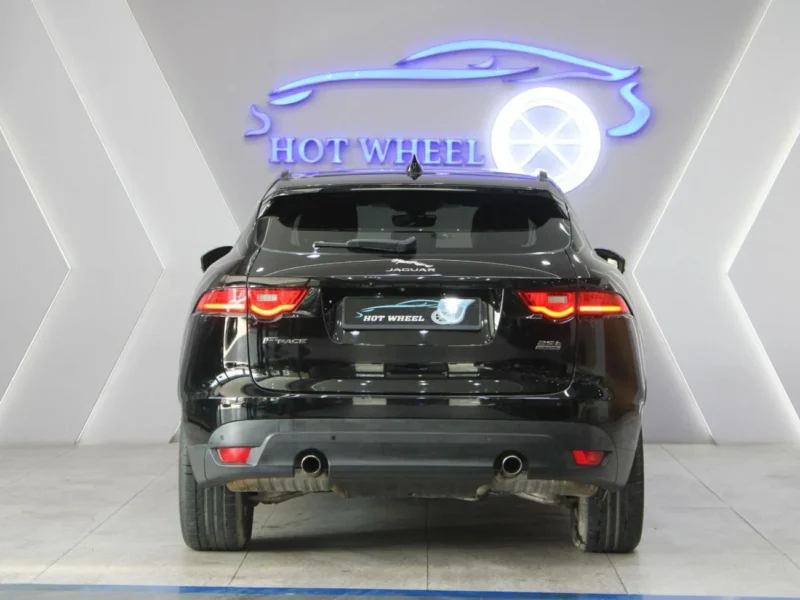 2019 Jaguar F-Pace 25T 2.0 liter 4-Cylinder Petrol Engine Black SUV Automatic