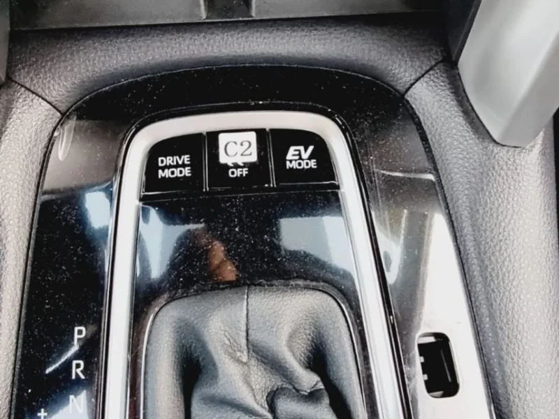 2024 TOYOTA COROLLA CROSS 2.0L HYBRID WITH RADAR 4 Cylinders White Black SUV