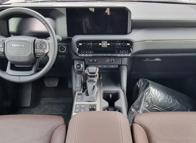 2025 TOYOTA PRADO 2.8L DIESEL LUXURY EDITION 4 Cylinder Engine Black Brown SUV