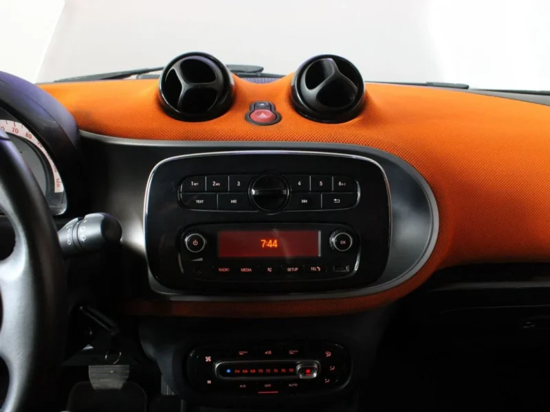 2017 Smart ForTwo 4 Cylinder Engine Orange Black Perfect inside and out