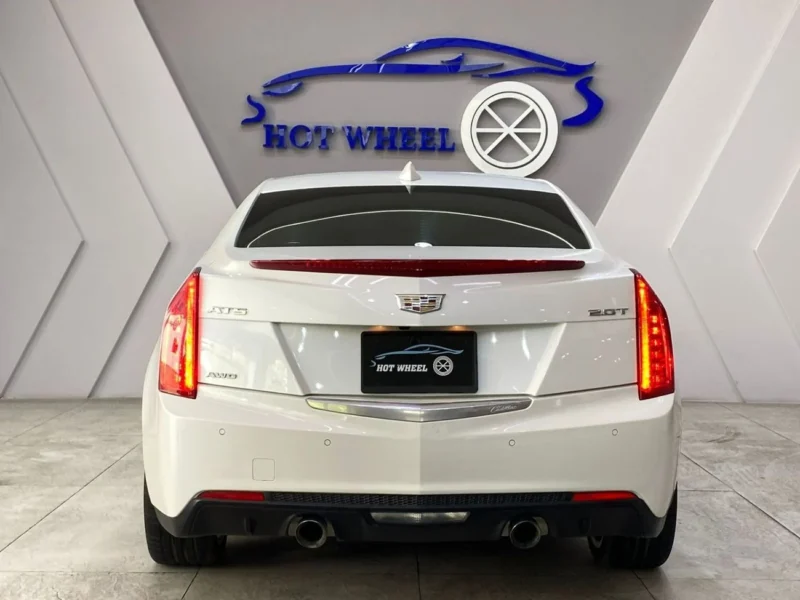 2018 Cadillac ATS 2.0-liter turbocharged 4-cylinder White Beige Sedan AWD