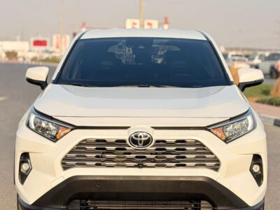 2022 TOYOTA RAV 4 XLE 2.0 L V4 Cylinder Engine White Black SUV Full Option